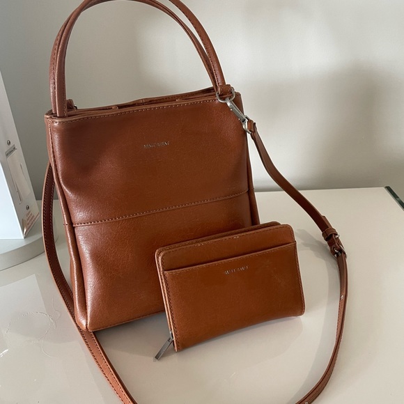 Matt&Nat shoulder purse and matching wallet - Picture 2 of 3